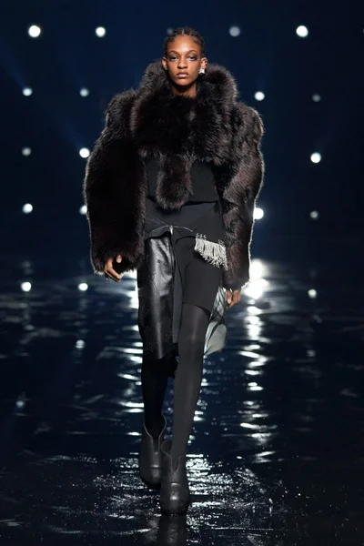 Look 3